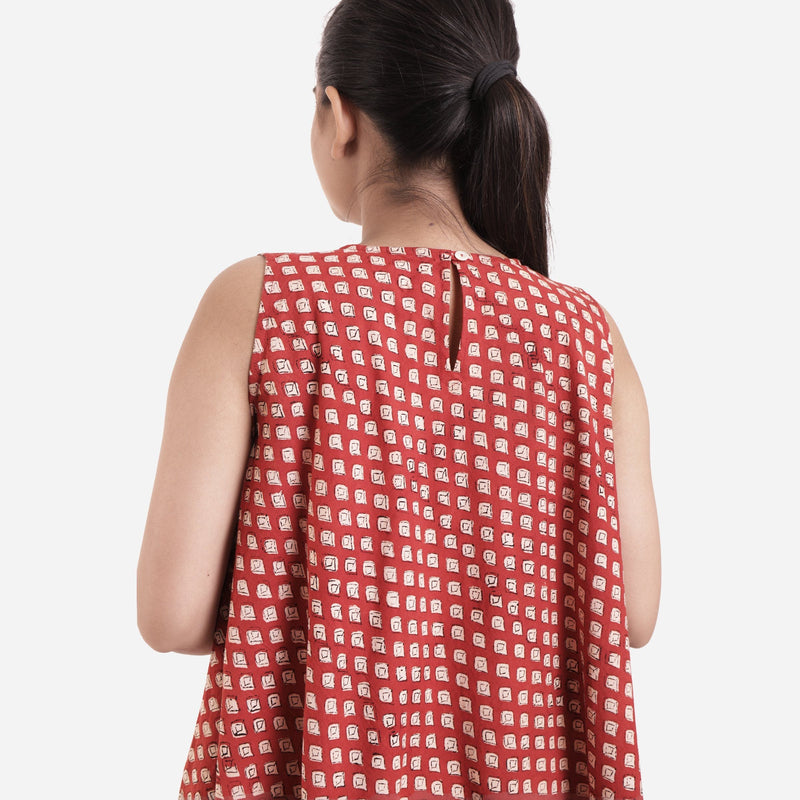 Back Detail of a Model wearing Bagru Print Cotton A-Line Tent Dress