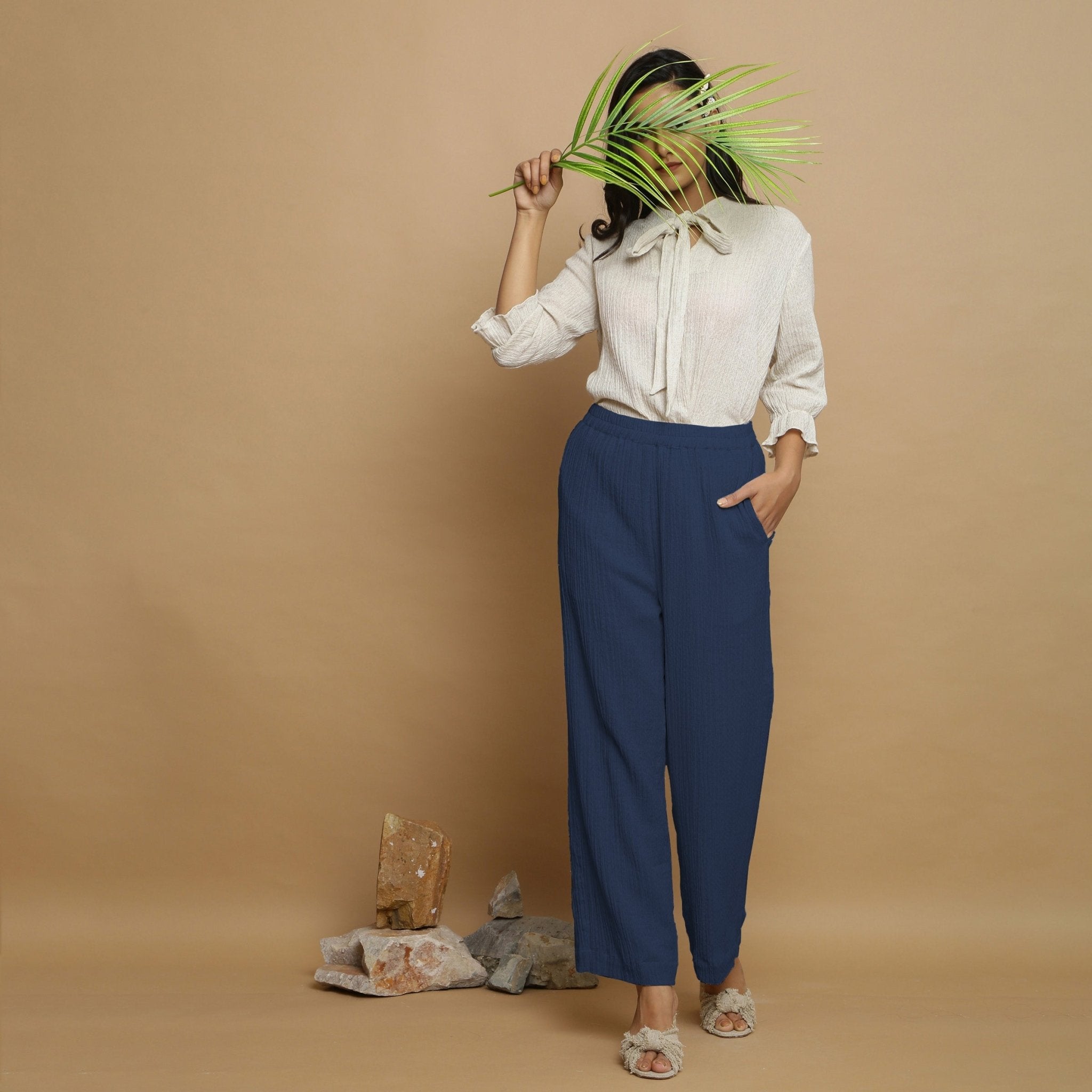 Navy Blue Crinkled Cotton Flax Elasticated Mid-Rise Pant