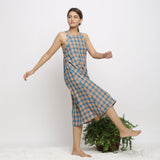 Right View of a Model wearing Bottle Green A-Line Shift Handspun Dress