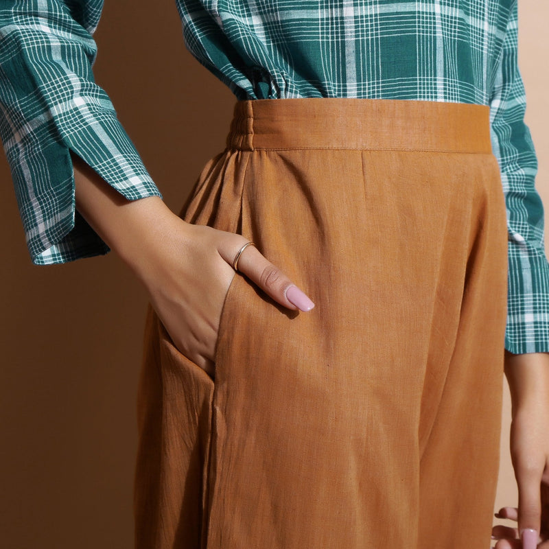 Right Detail of a Model wearing Handspun Cotton Muslin Mid Rise Pant